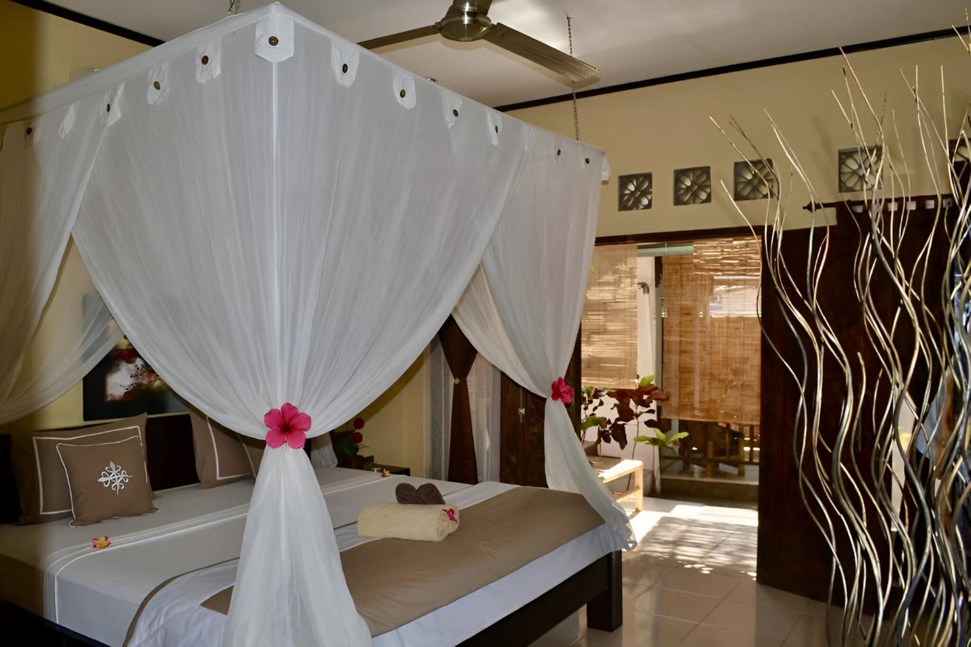 Zoe Bungalows Gili Trawangan Exterior photo